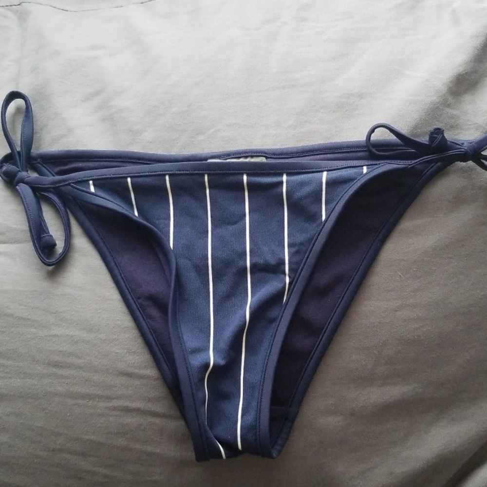 H&M swimwear sid Tie pin strip bikini bottoms